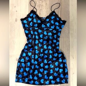 Women’s velvety heart dress